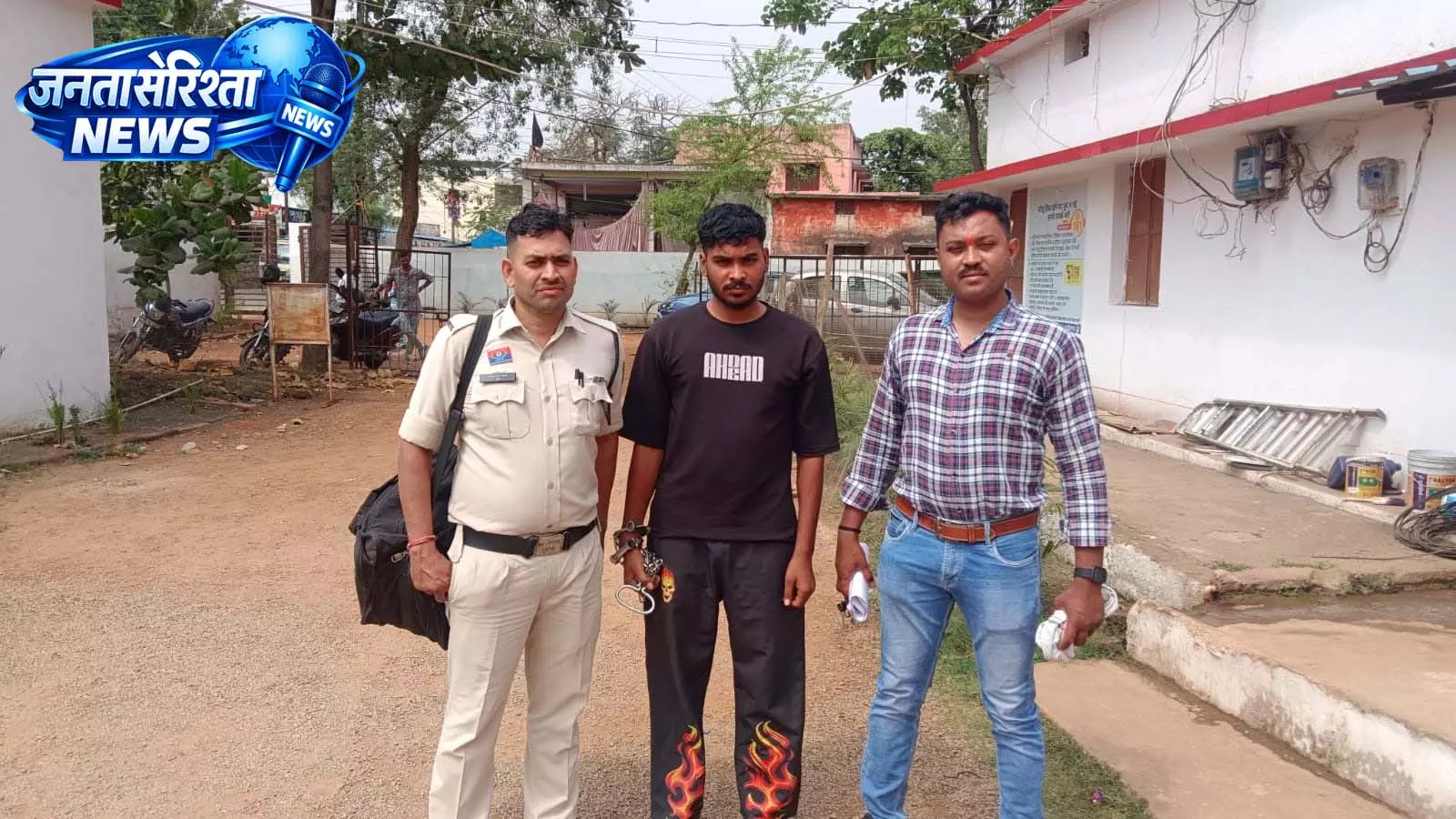 रायपुर पुलिस ने चाकूबाज को किया गिरफ्तार रायपुर पुलिस ने चाकूबाज को किया गिरफ्तार