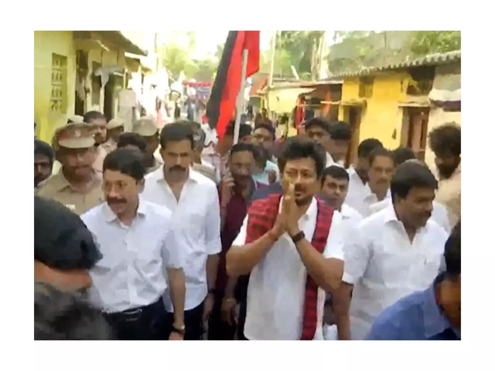 तमिलनाडु चुनाव: उदयनिधि स्टालिन ने Chepauk में जोरदार प्रचार अभियान चलाया तमिलनाडु चुनाव: उदयनिधि स्टालिन ने Chepauk में जोरदार प्रचार अभियान चलाया