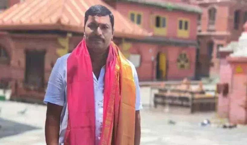 पैसे के लिए पति ने पत्नी की हत्या की, Police के सामने सरेंडर किया पैसे के लिए पति ने पत्नी की हत्या की, Police के सामने सरेंडर किया