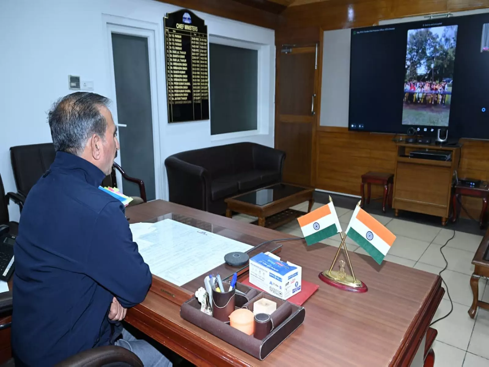 Himachal CM ने दमन के एक्सपोज़र दौरे पर राज्य के बच्चों से की बातचीत Himachal CM ने दमन के एक्सपोज़र दौरे पर राज्य के बच्चों से की बातचीत