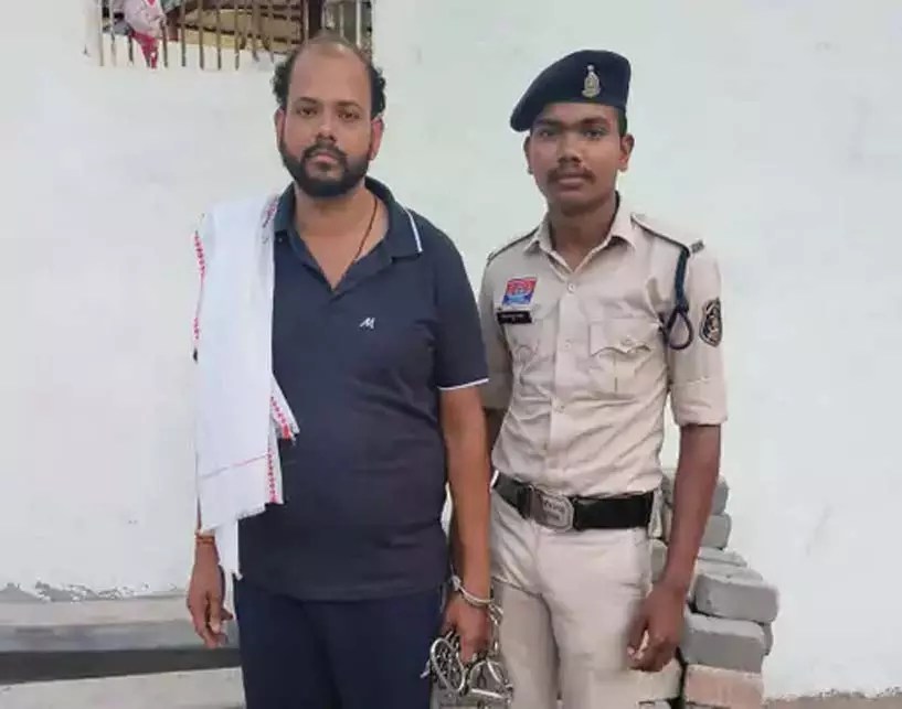 नशीली दवा तस्करों को पुलिस ने किया गिरफ्तार नशीली दवा तस्करों को पुलिस ने किया गिरफ्तार
