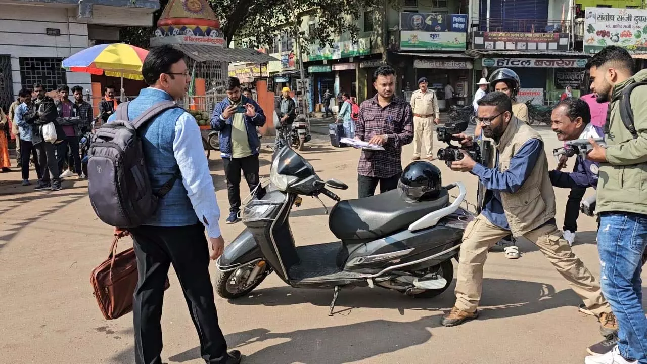 रायगढ़ में एसएसपी शशि मोहन सिंह की शॉर्ट फिल्म ख़ौफ़- द डिजिटल वॉर रायगढ़ में एसएसपी शशि मोहन सिंह की शॉर्ट फिल्म ख़ौफ़- द डिजिटल वॉर