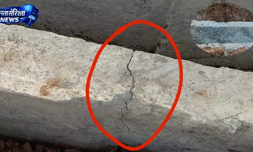नवनिर्मित नाली से आ रही भ्रष्टाचार की बू, जिसे देखकर प्रभारी मंत्री हो जाएंगे शर्म से लाल नवनिर्मित नाली से आ रही भ्रष्टाचार की बू, जिसे देखकर प्रभारी मंत्री हो जाएंगे शर्म से लाल