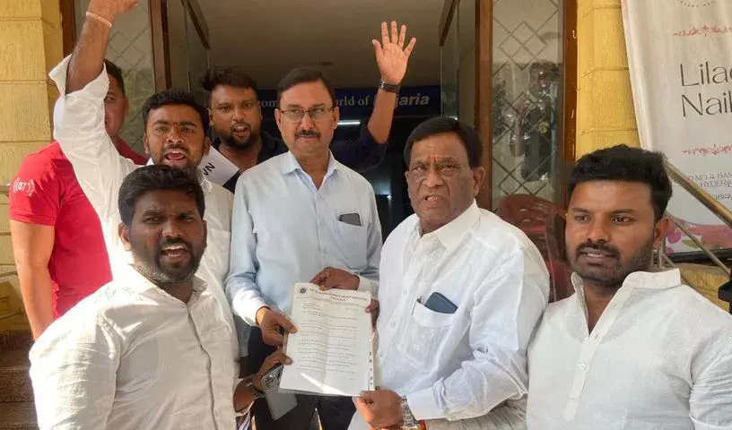 Telangana के खिलाड़ियों की अनदेखी पर SRH के खिलाफ विरोध प्रदर्शन Telangana के खिलाड़ियों की अनदेखी पर SRH के खिलाफ विरोध प्रदर्शन