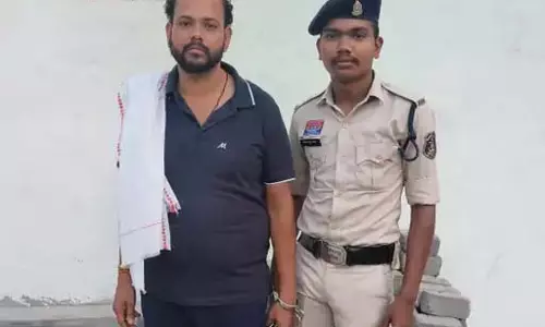 दुर्ग में नशे की अवैध बिक्री पर पुलिस का शिकंजा, दो गिरफ्तार दुर्ग में नशे की अवैध बिक्री पर पुलिस का शिकंजा, दो गिरफ्तार