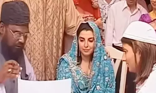 Farah Khan और शिरीष कुंदर के निकाह का रेयर वीडियो वायरल Farah Khan और शिरीष कुंदर के निकाह का रेयर वीडियो वायरल