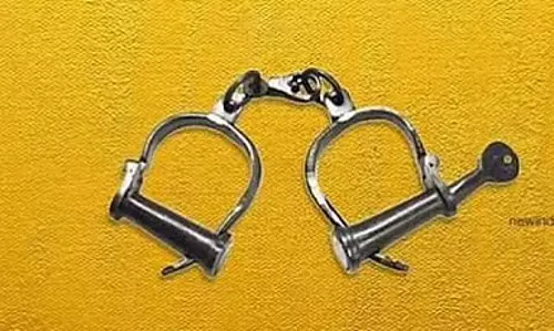Tamil Nadu : महिला को धमकाने के आरोप में वी.आर. कृष्णकुमार गिरफ्तार Tamil Nadu : महिला को धमकाने के आरोप में वी.आर. कृष्णकुमार गिरफ्तार