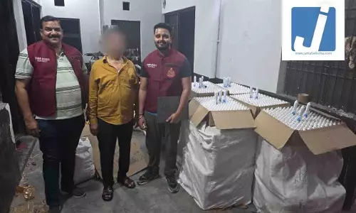 OMG! अब बाजार में नकली टूथपेस्ट, फर्जी Sensodyne बनाने वाली अवैध फैक्ट्री का भंडाफोड़ OMG! अब बाजार में नकली टूथपेस्ट, फर्जी Sensodyne बनाने वाली अवैध फैक्ट्री का भंडाफोड़