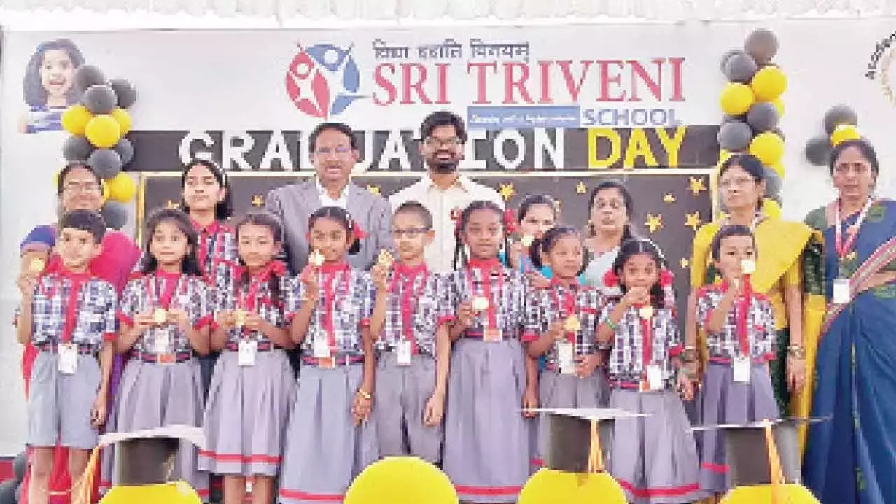 Telangana: त्रिवेणी स्कूल में पांचवीं क्लास के ग्रेजुएशन सेरेमनी का ग्रैंड आयोजन Telangana: त्रिवेणी स्कूल में पांचवीं क्लास के ग्रेजुएशन सेरेमनी का ग्रैंड आयोजन