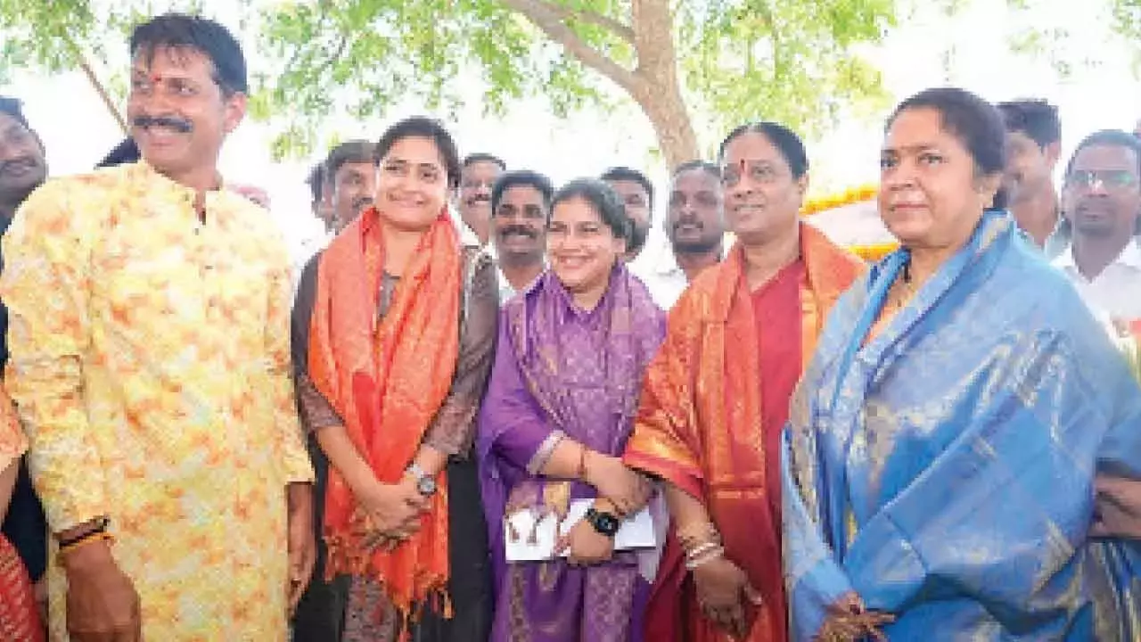 Telangana: कोंडा सुरेखा ने झीलों को फिर से ज़िंदा करने के लिए बड़ी योजना पेश की Telangana: कोंडा सुरेखा ने झीलों को फिर से ज़िंदा करने के लिए बड़ी योजना पेश की