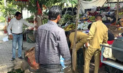 Yamunanagar में जगाधरी रोड से अस्थायी ढांचे और खड़ी गाड़ियां हटाई गईं