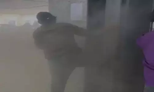 रायपुर: लिफ्ट में लगी आग, अपार्टमेंट में हड़कंप रायपुर: लिफ्ट में लगी आग, अपार्टमेंट में हड़कंप