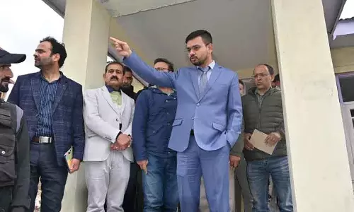 DC Kulgam ने तंगमर्ग EMRS का किया दौरा DC Kulgam ने तंगमर्ग EMRS का किया दौरा
