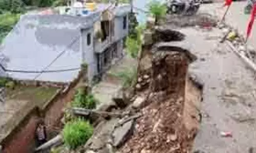 Jammu क्षेत्र में बारिश के बाद सामान्य जनजीवन बाधित Jammu क्षेत्र में बारिश के बाद सामान्य जनजीवन बाधित