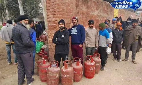 Jalandhar में गरीबों और आगंतुकों के लिए केरोसिन मदद बाधित Jalandhar में गरीबों और आगंतुकों के लिए केरोसिन मदद बाधित