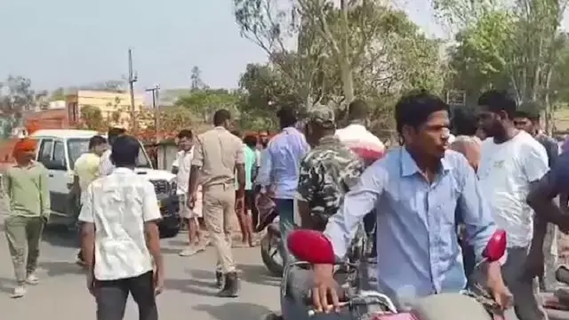 Bhadrak में ट्रैक्टर ने बाइक को टक्कर मारी, दो की मौत, तीन की हालत गंभीर