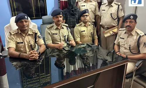 फर्जी आधार कार्ड बनाने वाले गिरोह का भंडाफोड़, सरपंच का Stamp भी बरामद फर्जी आधार कार्ड बनाने वाले गिरोह का भंडाफोड़, सरपंच का Stamp भी बरामद
