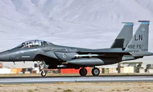 ईरान ने जिसे मार गिराने का दावा किया, जानिए कितना ताकतवर है अमेरिकी F-15E स्ट्राइक ईगल लड़ाकू विमान ईरान ने जिसे मार गिराने का दावा किया, जानिए कितना ताकतवर है अमेरिकी F-15E स्ट्राइक ईगल लड़ाकू विमान