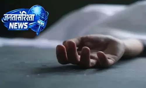 आम के बाग में युवक का शव पेड़ से लटका मिला, मचा हड़कंप आम के बाग में युवक का शव पेड़ से लटका मिला, मचा हड़कंप