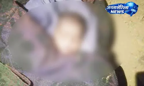 कलंकिनी महिला, सुनसान घर में नवजात को छोड़कर हुई फरार कलंकिनी महिला, सुनसान घर में नवजात को छोड़कर हुई फरार