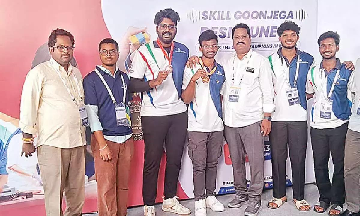 Andhra: आंध्र प्रदेश ने नेशनल स्किल्स कॉम्पिटिशन में 7 मेडल जीते Andhra: आंध्र प्रदेश ने नेशनल स्किल्स कॉम्पिटिशन में 7 मेडल जीते