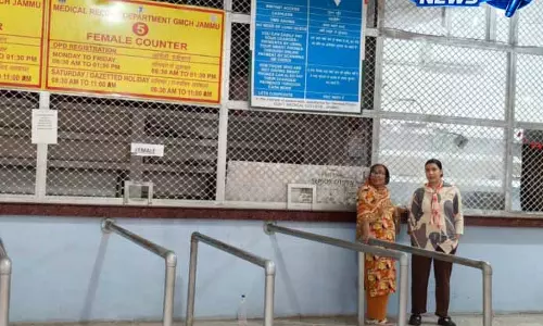 JAMMU: सरकारी अस्पतालों में स्वास्थ्य कर्मचारियों की हड़ताल से सेवाओं पर संकट JAMMU: सरकारी अस्पतालों में स्वास्थ्य कर्मचारियों की हड़ताल से सेवाओं पर संकट