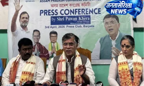 बारपेटा में कांग्रेस नेता पवन खेड़ा ने BJP सरकार और सरमा पर साधा निशाना बारपेटा में कांग्रेस नेता पवन खेड़ा ने BJP सरकार और सरमा पर साधा निशाना