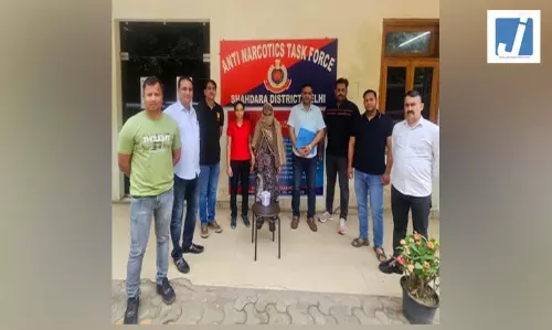 नशे के खिलाफ अभियान तेज, 56 ग्राम स्मैक के साथ महिला गिरफ्तार नशे के खिलाफ अभियान तेज, 56 ग्राम स्मैक के साथ महिला गिरफ्तार
