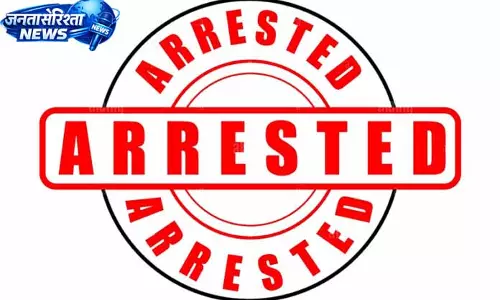 Jammu: पुलिस ने दो ड्रग तस्करों को गिरफ्तार किया Jammu: पुलिस ने दो ड्रग तस्करों को गिरफ्तार किया