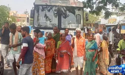 Kansanpalli के ग्रामीणों ने पेंशन न मिलने पर विरोध प्रदर्शन किया