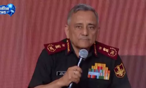 CDS ने की चिनार कोर की ऑपरेशनल तैयारियों की समीक्षा CDS ने की चिनार कोर की ऑपरेशनल तैयारियों की समीक्षा
