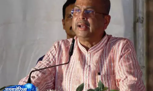 धर्मेंद्र प्रधान ने CM स्टालिन पर साधा निशाना धर्मेंद्र प्रधान ने CM स्टालिन पर साधा निशाना