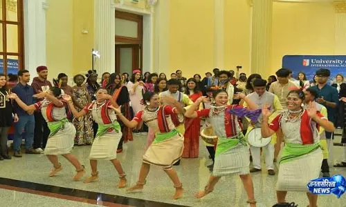 रोमानिया में KISS के छात्रों ने किया ओडिशा का आदिवासी नृत्य