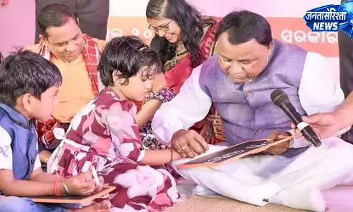 ओडिशा CM मोहन मांझी ने स्कूल नामांकन अभियान शुरू किया, बच्चों के लिए ‘खादी छुआन’ रिवाज की शुरुआत की