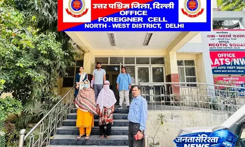 दिल्ली पुलिस ने Shalimar Bagh में नौकरानी बनकर रह रहीं दो बांग्लादेशी महिलाओं को किया गिरफ़्तार दिल्ली पुलिस ने Shalimar Bagh में नौकरानी बनकर रह रहीं दो बांग्लादेशी महिलाओं को किया गिरफ़्तार