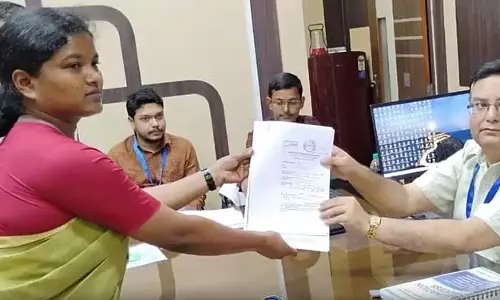सुश्रुत मिदनापुर में SUCI उम्मीदवार हैं, छात्रों का विरोध