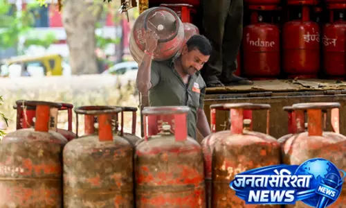दिल्ली में एलपीजी संकट की अफवाहें खारिज, सरकार बोली- आपूर्ति पूरी तरह सामान्य