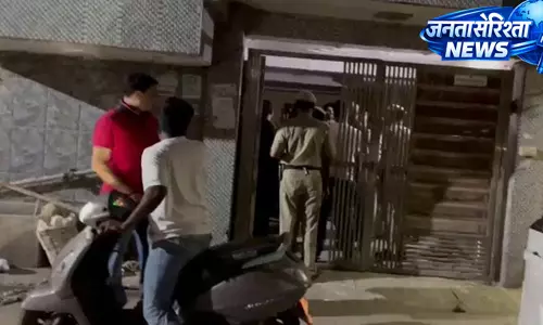 संदिग्ध हालात में तीन शव बरामद, जांच में जुटी पुलिस संदिग्ध हालात में तीन शव बरामद, जांच में जुटी पुलिस