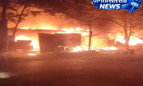 Raipur Breaking: अवंती विहार कबाड़ी दुकान में आग, पास की झोपड़ी भी जली Raipur Breaking: अवंती विहार कबाड़ी दुकान में आग, पास की झोपड़ी भी जली