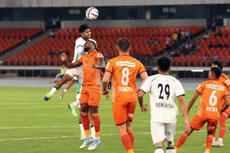 आईएसएल 2025-26: दूसरे हाफ में दमदार वापसी, पंजाब एफसी ने मोहम्मडन को 2-1 से हराया आईएसएल 2025-26: दूसरे हाफ में दमदार वापसी, पंजाब एफसी ने मोहम्मडन को 2-1 से हराया