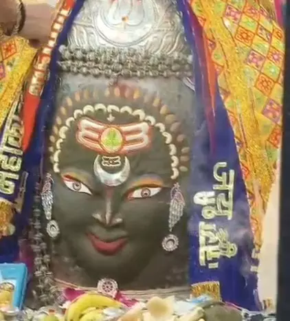 वैशाख कृष्ण पक्ष की द्वितीया तिथि पर महाकाल दरबार में भक्तों का तांता, बाबा के दिव्य स्वरूप के हुए दर्शन वैशाख कृष्ण पक्ष की द्वितीया तिथि पर महाकाल दरबार में भक्तों का तांता, बाबा के दिव्य स्वरूप के हुए दर्शन