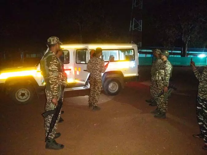 CRPF जवानों ने बीमार बच्ची की जान बचाई CRPF जवानों ने बीमार बच्ची की जान बचाई