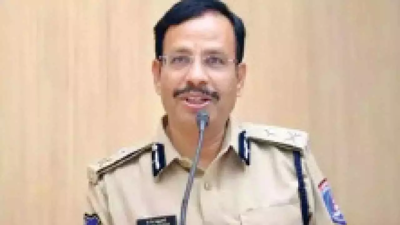 Hyderabad के सीपी सज्जनार ने लोगों को अलर्ट किया Hyderabad के सीपी सज्जनार ने लोगों को अलर्ट किया