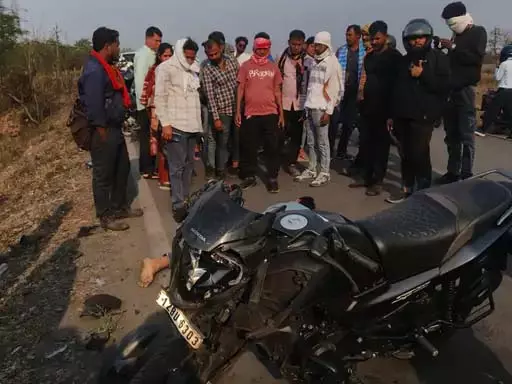 सेना के वाहन से टकराई बाइक, युवक की मौत सेना के वाहन से टकराई बाइक, युवक की मौत
