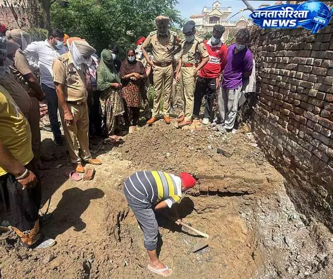Gandhara village में घर से शव बरामद, एक व्यक्ति गिरफ्तार Gandhara village में घर से शव बरामद, एक व्यक्ति गिरफ्तार