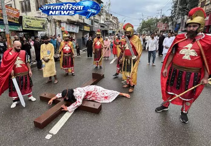 Jammu में सेंट पीटर्स ने गुड फ्राइडे जुलूस और प्रार्थना आयोजित की Jammu में सेंट पीटर्स ने गुड फ्राइडे जुलूस और प्रार्थना आयोजित की