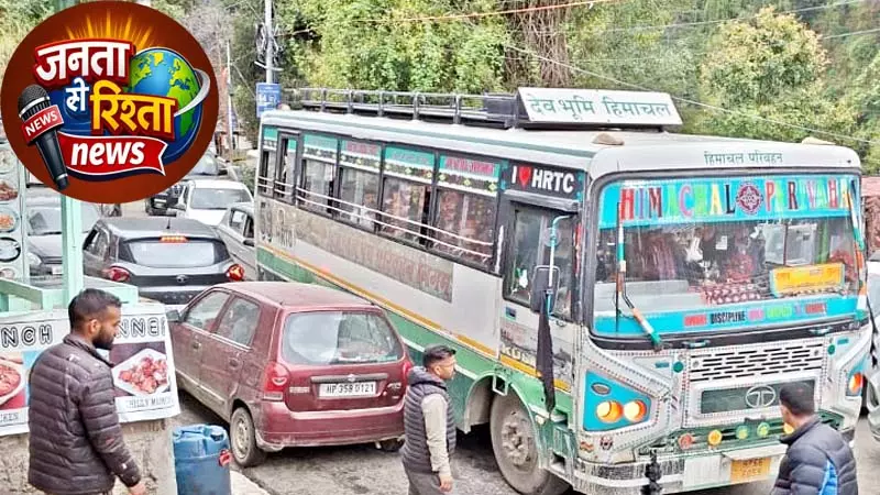 ट्रैफिक जाम में फंस गया बंजार ट्रैफिक जाम में फंस गया बंजार