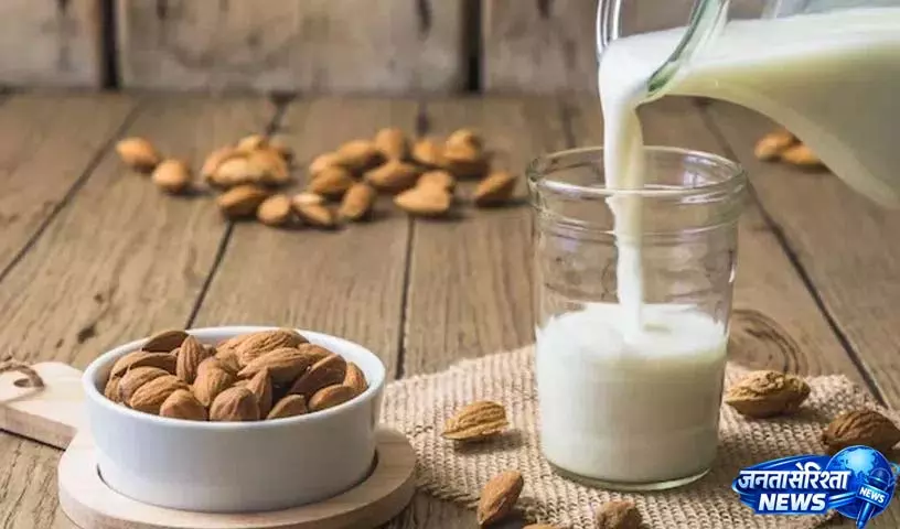 धूप में ठंडा बादाम milk पीना चाहते हैं? लेकिन इसे घर पर बनाएं! धूप में ठंडा बादाम milk पीना चाहते हैं? लेकिन इसे घर पर बनाएं!