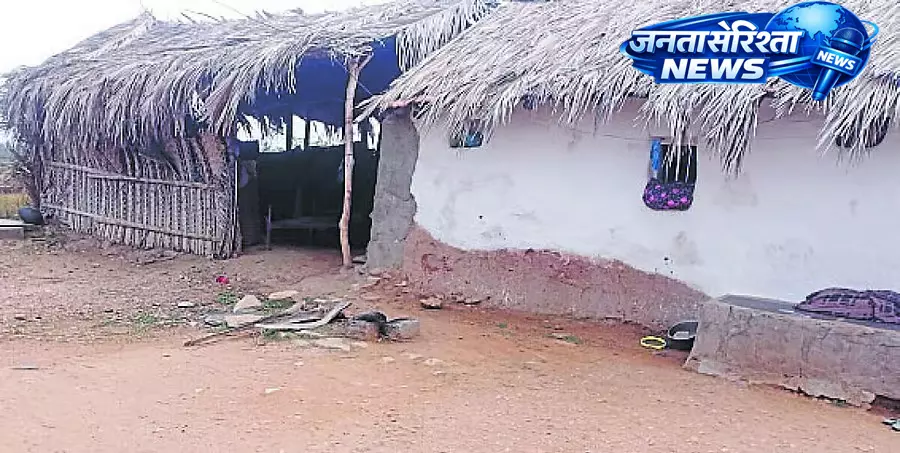 Karnataka : झोपड़ी में रहने वाला मरक्का परिवार पंचायत से घर बनाने की मदद की मांग कर रहा Karnataka : झोपड़ी में रहने वाला मरक्का परिवार पंचायत से घर बनाने की मदद की मांग कर रहा