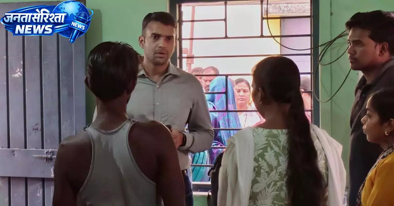 कलेक्टर ने ग्राम पंचायत कोतरलिया में किया राजस्व शिविर का निरीक्षण कलेक्टर ने ग्राम पंचायत कोतरलिया में किया राजस्व शिविर का निरीक्षण
